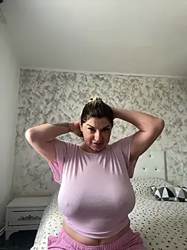 evaxxxcurvyxxx online show from June 24, 2026, 8:57 am