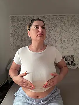 evaxxxcurvyxxx online show from July 28, 2026, 2:35 pm