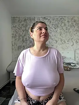 evaxxxcurvyxxx online show from July 27, 2026, 7:15 am
