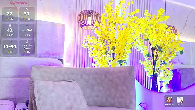 JuliiaSantos online show from June 1, 2026, 2:23 am