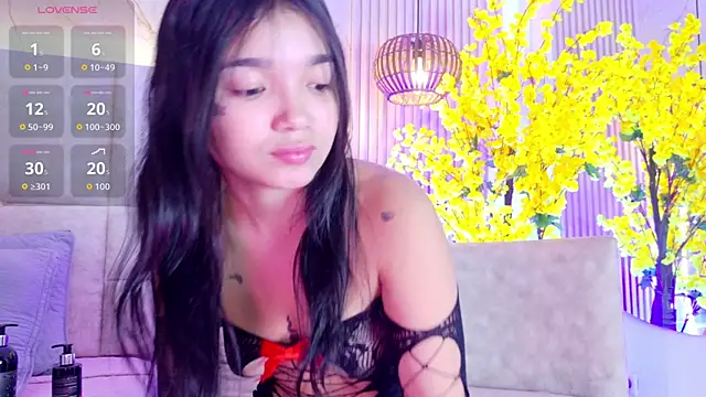 JuliiaSantos online show from June 2, 2026, 2:33 am