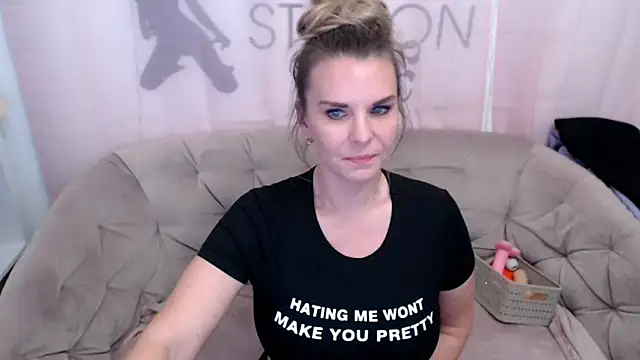 Snapshot of AischePervers chatting on November 11, 2025, 7:30 pm AischePervers online show from November 11, 2025, 7:30 pm