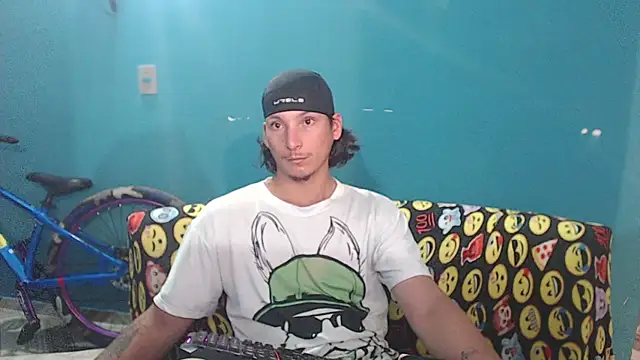 Snapshot of MrKingsaintx chatting on June 17, 2026, 1:05 am MrKingsaintx online show from June 17, 2026, 1:05 am