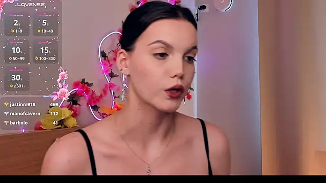 Snapshot of TessieBarriault chatting on July 1, 2026, 8:25 am TessieBarriault online show from July 1, 2026, 8:25 am