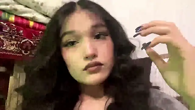 LisetteParajon online show from May 28, 2026, 4:13 pm