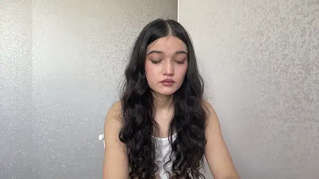 Snapshot of LisetteParajon chatting on July 18, 2026, 5:05 am LisetteParajon online show from July 18, 2026, 5:05 am