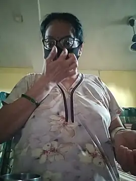 Snapshot of hi-bhabhi chatting on June 25, 2026, 1:47 am hi-bhabhi online show from June 25, 2026, 1:47 am
