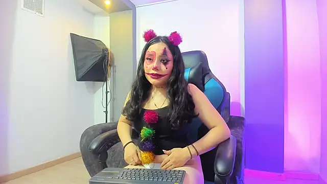 Miiarouse   online show from June 20, 2026, 3:44 am