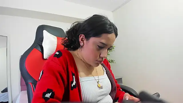 Miiarouse   online show from June 21, 2026, 4:07 am
