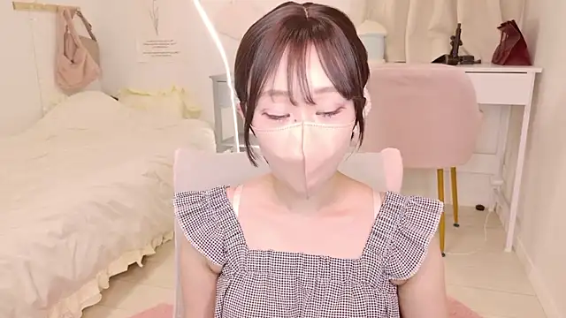 Snapshot of YURInya_ chatting on June 11, 2026, 12:13 pm YURInya online show from June 11, 2026, 12:13 pm