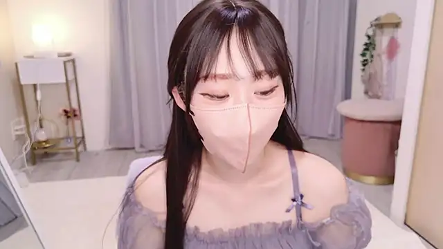 Snapshot of YURInya_ chatting on June 7, 2026, 12:21 pm YURInya online show from June 7, 2026, 12:21 pm