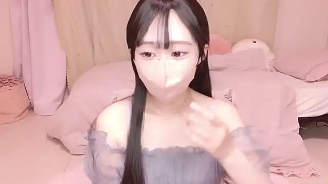 Snapshot of YURInya_ chatting on June 15, 2026, 12:38 pm YURInya online show from June 15, 2026, 12:38 pm
