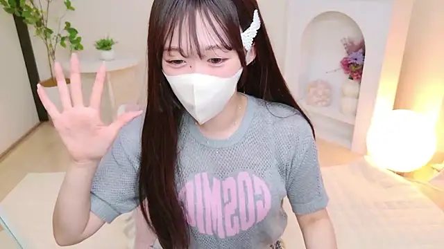 Snapshot of YURInya_ chatting on July 16, 2026, 12:35 pm YURInya online show from July 16, 2026, 12:35 pm