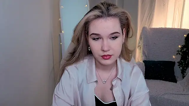 Snapshot of NelliSimson chatting on June 3, 2026, 1:34 pm NelliSimson online show from June 3, 2026, 1:34 pm