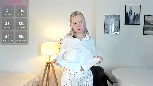 Snapshot of Shy_nikka_4you chatting on June 1, 2026, 2:34 am Shy nikka 4you online show from June 1, 2026, 2:34 am