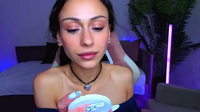 Petite Moly online show from May 29, 2026, 8:42 am