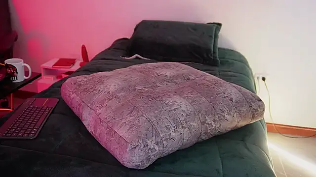 Snapshot of Your_Amazonian_Kam chatting on July 16, 2026, 9:17 am Your Amazonian Kam online show from July 16, 2026, 9:17 am