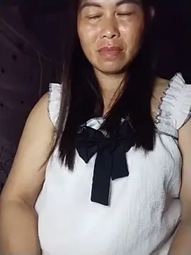 Snapshot of -Hatybi- chatting on June 3, 2026, 4:01 pm -Hatybi- online show from June 3, 2026, 4:01 pm