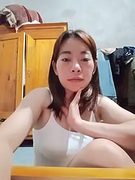 -Trinina- online show from June 4, 2026, 5:06 pm