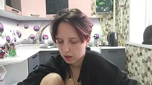 Snapshot of Saranade chatting on June 14, 2026, 5:03 pm Saranade online show from June 14, 2026, 5:03 pm