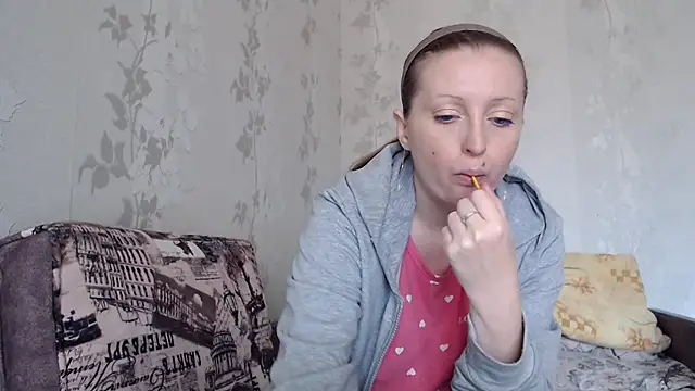 Snapshot of Luna_Bliiss chatting on June 2, 2026, 10:15 am Luna Bliiss online show from June 2, 2026, 10:15 am