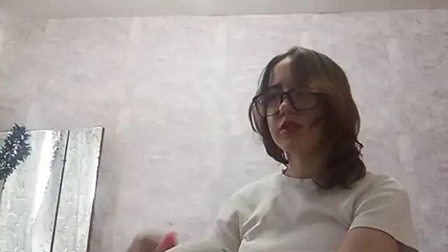 Snapshot of OliviaMoment chatting on July 21, 2026, 8:04 am OliviaMoment online show from July 21, 2026, 8:04 am