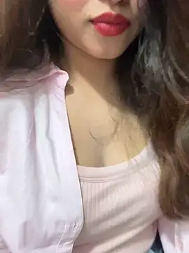 Snapshot of Yours_riya11 chatting on June 3, 2026, 4:13 am Yours riya11 online show from June 3, 2026, 4:13 am
