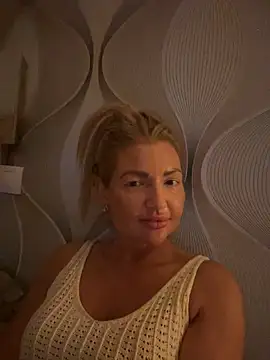 szexicicamica online show from May 31, 2026, 7:14 pm