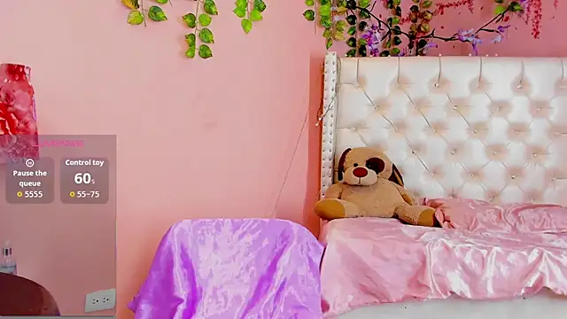 Snapshot of valentinee_xo chatting on June 11, 2026, 4:42 am valentinee xo online show from June 11, 2026, 4:42 am