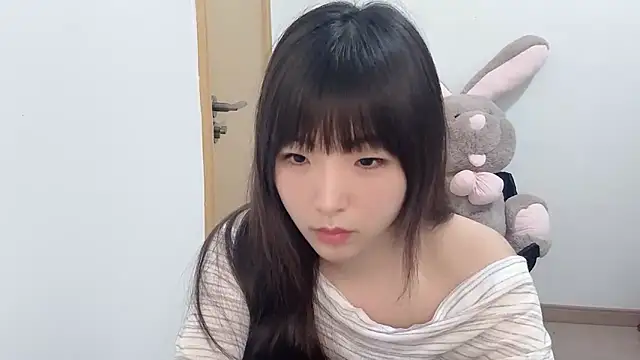 Snapshot of Louise-3 chatting on June 2, 2026, 9:37 pm Louise-3 online show from June 2, 2026, 9:37 pm