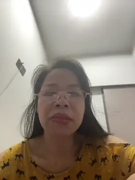 Snapshot of honghong_mother chatting on June 9, 2026, 3:02 pm honghong mother online show from June 9, 2026, 3:02 pm
