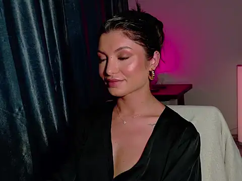 Snapshot of VanessaOs chatting on August 6, 2026, 2:01 pm VanessaOs online show from August 6, 2026, 2:01 pm