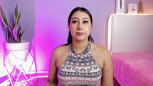 Snapshot of Allison_Peach chatting on June 3, 2026, 8:35 pm Allison Peach online show from June 3, 2026, 8:35 pm