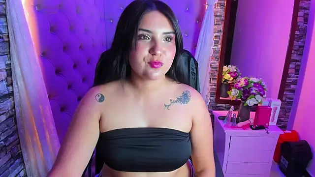 Snapshot of Issa_Queen chatting on June 3, 2026, 7:29 pm Issa Queen online show from June 3, 2026, 7:29 pm