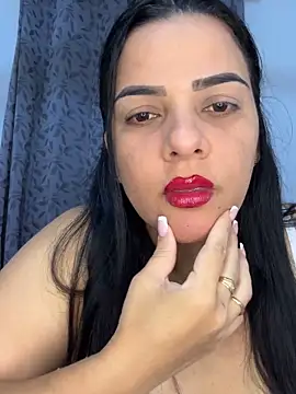 Snapshot of Escarlata2077 chatting on June 16, 2026, 2:33 am Escarlata2077 online show from June 16, 2026, 2:33 am