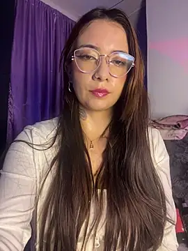 arilynn  online show from July 17, 2026, 4:53 am