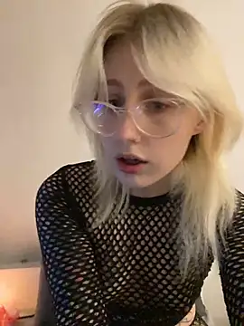 Snapshot of xp_blondie chatting on June 21, 2026, 8:14 pm xp blondie online show from June 21, 2026, 8:14 pm