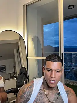 JhonDenis online show from July 9, 2026, 11:26 pm