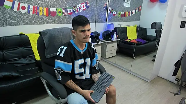 Snapshot of Jared_Cole chatting on July 2, 2026, 11:27 am Jared Cole online show from July 2, 2026, 11:27 am