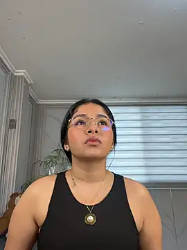 ValentinaLuciana online show from July 11, 2026, 1:44 pm