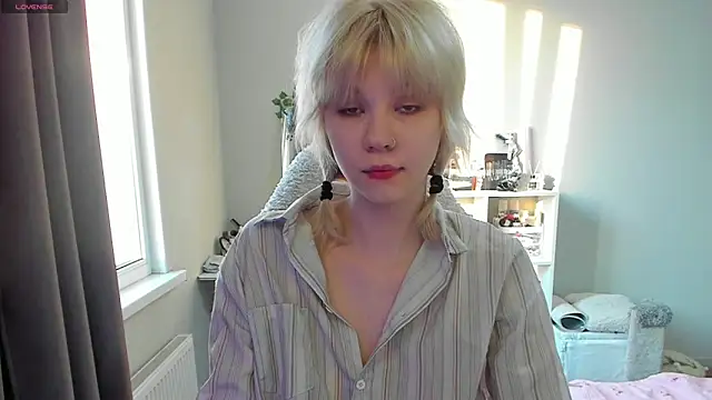voguecaroline online show from June 11, 2026, 5:43 pm