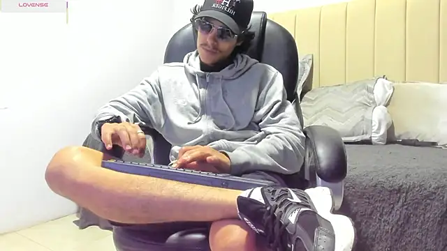 tommyhot7 online show from July 23, 2026, 11:44 pm