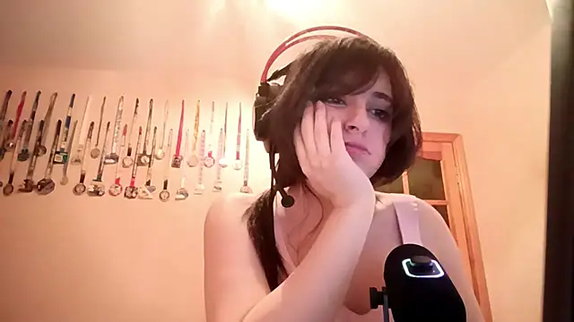 bunnyhoneylovehands online show from June 13, 2026, 7:34 pm