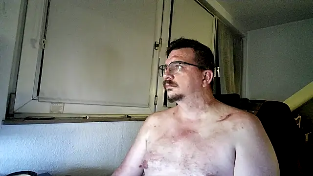 Redtaiger online show from June 26, 2026, 9:42 pm