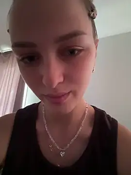 Snapshot of Milkaaaaaaa chatting on June 17, 2026, 6:13 am Milkaaaaaaa online show from June 17, 2026, 6:13 am