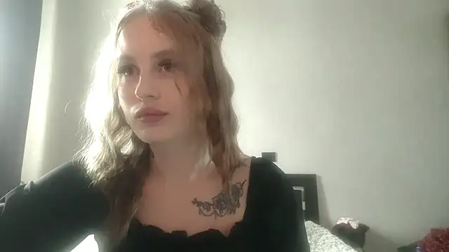 Snapshot of AnnamarieMcalpin chatting on June 10, 2026, 10:27 am AnnamarieMcalpin online show from June 10, 2026, 10:27 am