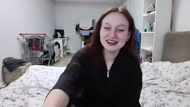 Snapshot of LoiseLovetto chatting on June 24, 2026, 5:22 pm LoiseLovetto online show from June 24, 2026, 5:22 pm