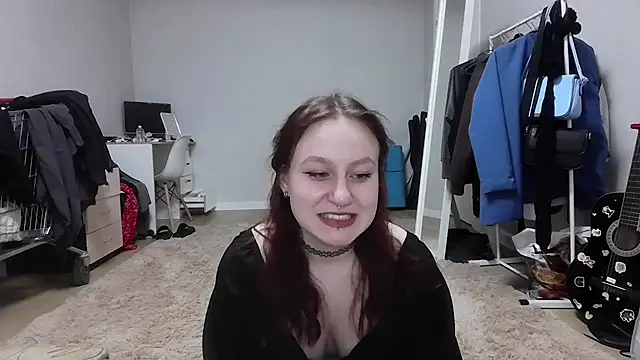 Snapshot of LoiseLovetto chatting on July 6, 2026, 4:42 pm LoiseLovetto online show from July 6, 2026, 4:42 pm