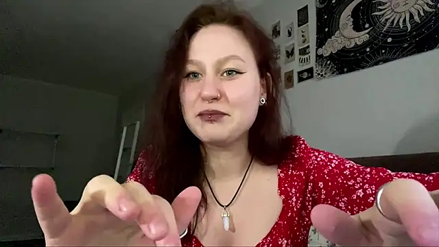 Snapshot of LoiseLovetto chatting on June 9, 2026, 5:25 pm LoiseLovetto online show from June 9, 2026, 5:25 pm