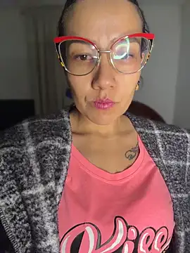 ArielFerrara online show from June 16, 2026, 4:56 am
